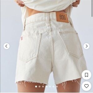 Urban Outfitters Women's High Rise Denim Stretch Cut-Off Shorts Raw Hem Size 29